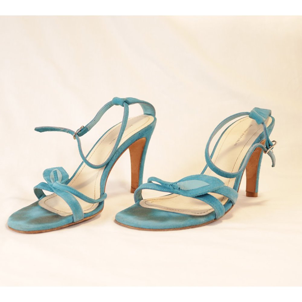 Banana Republic Aqua Blue Suede Flower Heels 7